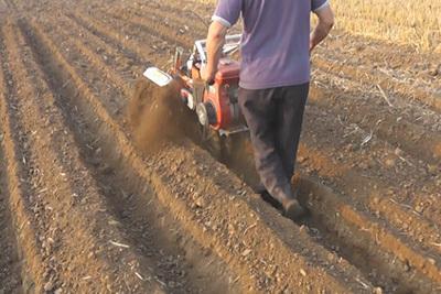 新型开沟培土机正确的磨合方法